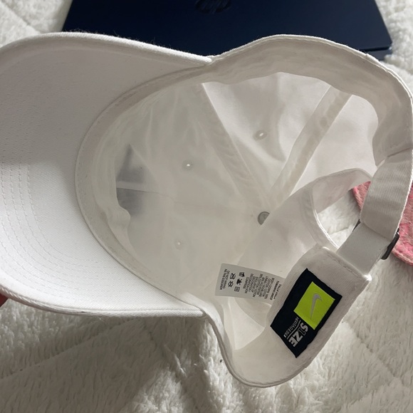 Nike hat - Picture 2 of 2